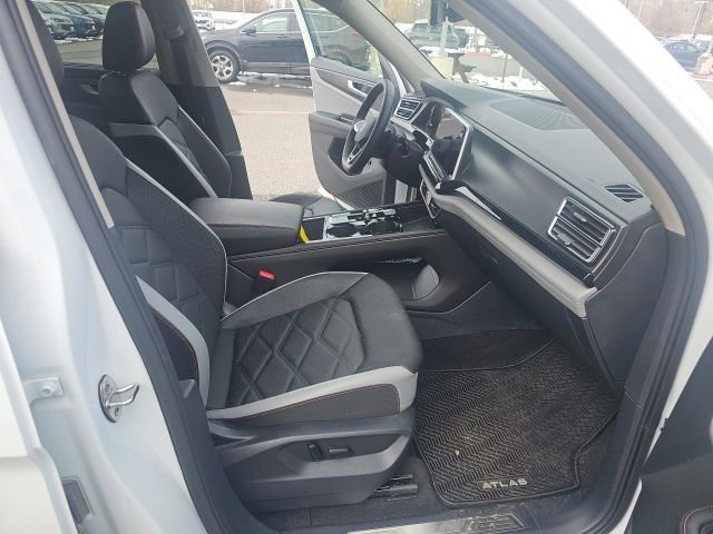 Used 2024 Volkswagen Atlas Peak Edition SEL image 11