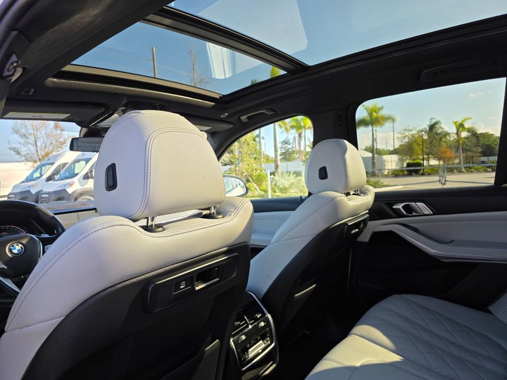 Used 2023 BMW X5 xDrive45e image 19