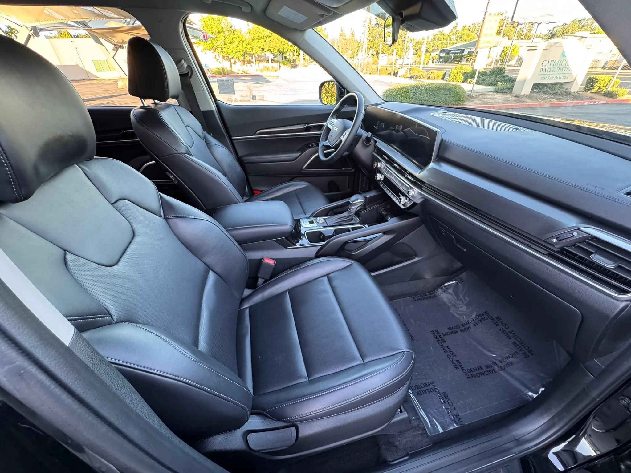 Used 2025 Kia Telluride LX FWD image 12