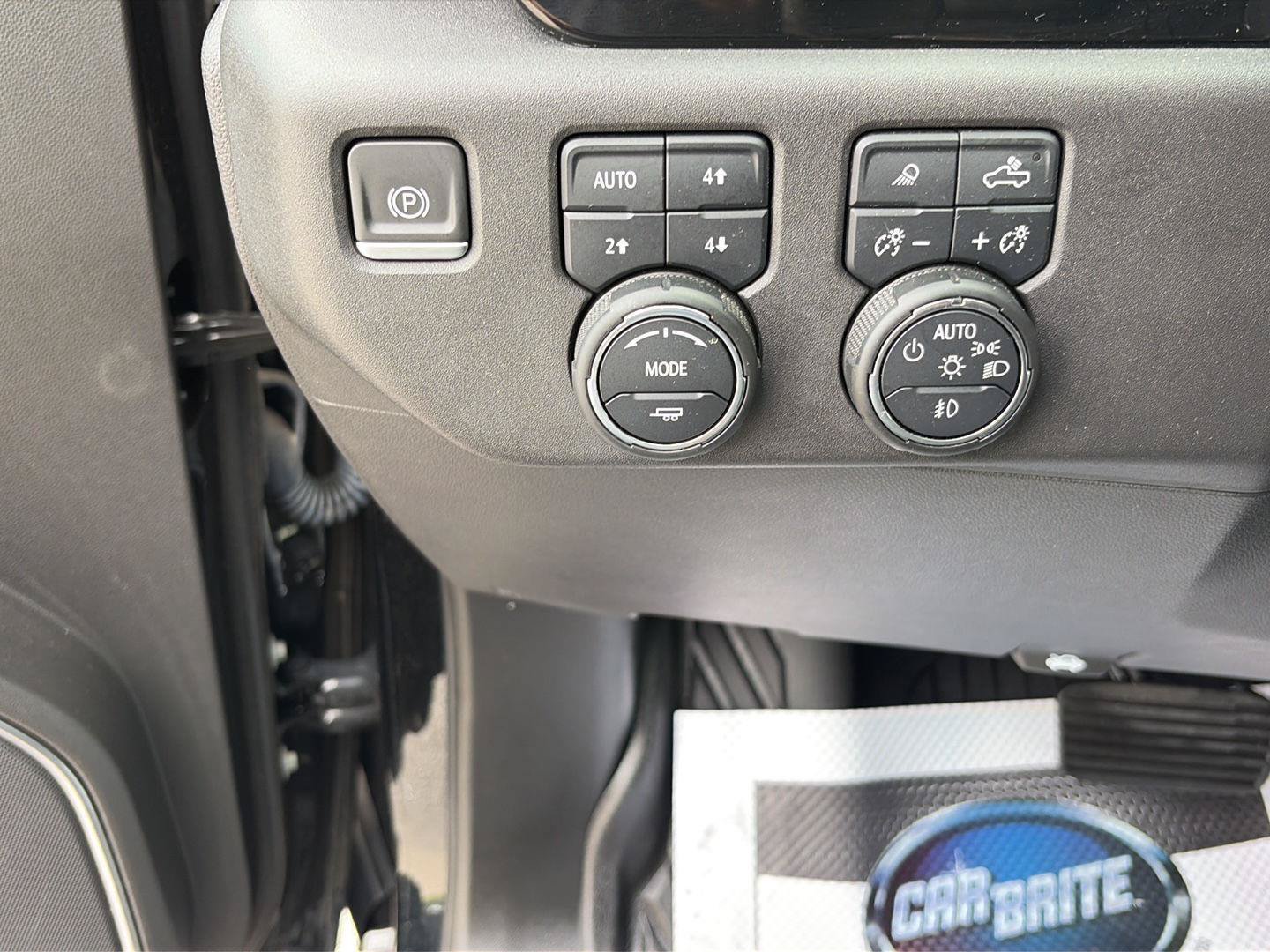Used 2022 Chevrolet Silverado 1500 LT Trail Boss w/ LT Trail Boss Premium Package AWD/4WD image 19