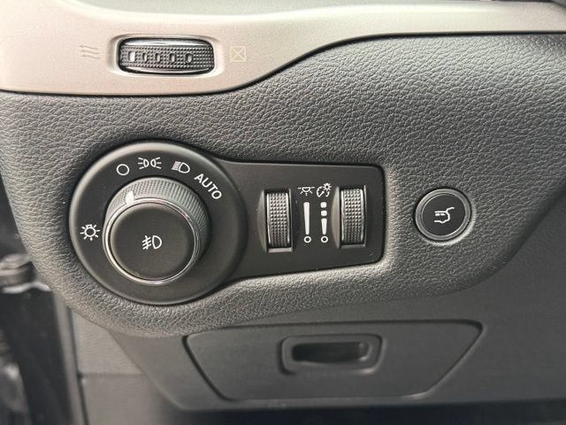 Used 2016 Jeep Cherokee Overland AWD/4WD image 16