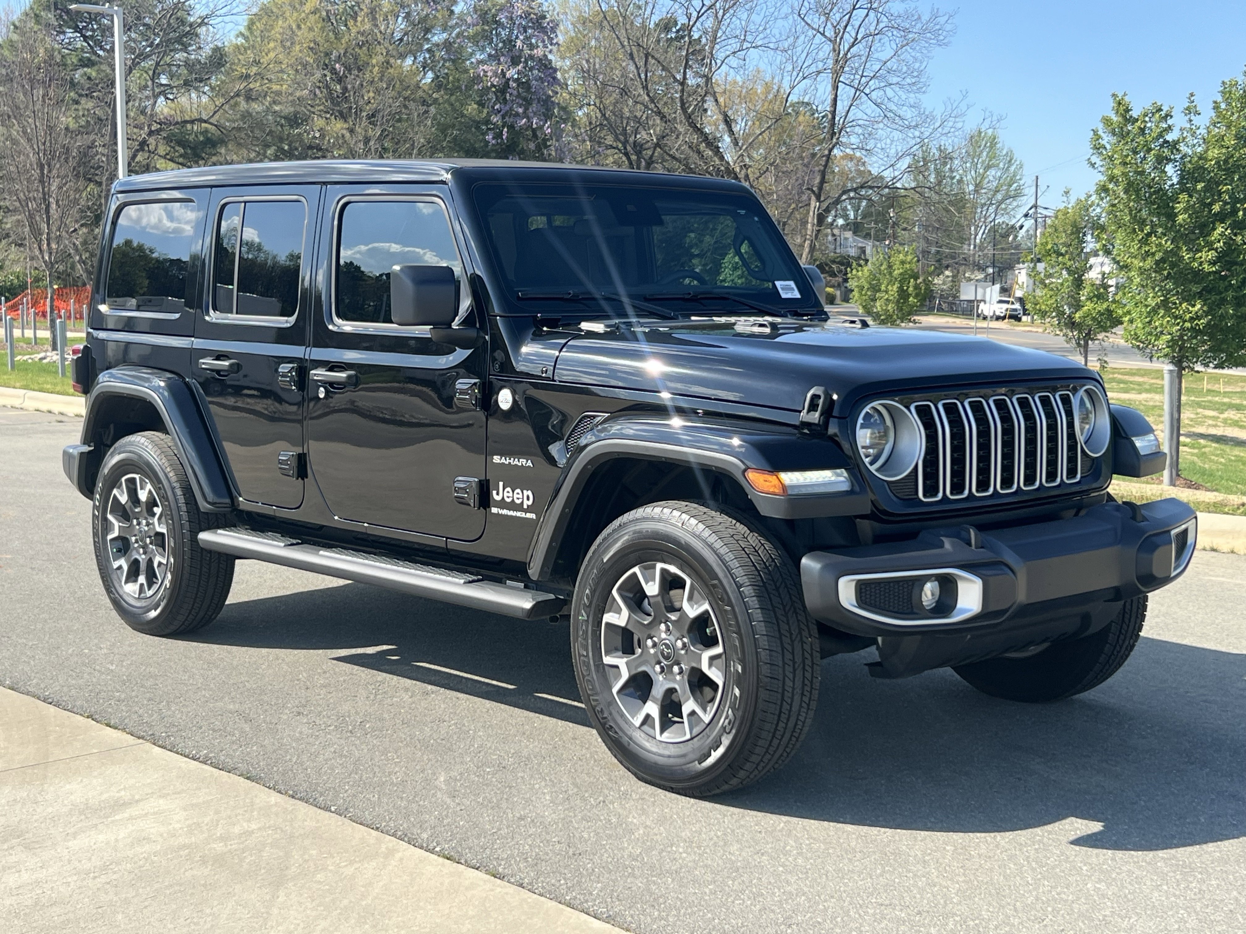 Used 2024 Jeep Wrangler Sahara image 2