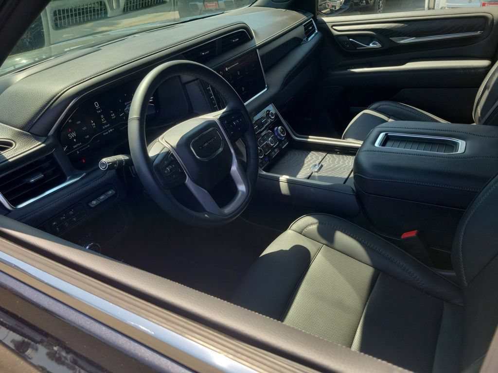 Used 2023 GMC Yukon Denali AWD/4WD image 10
