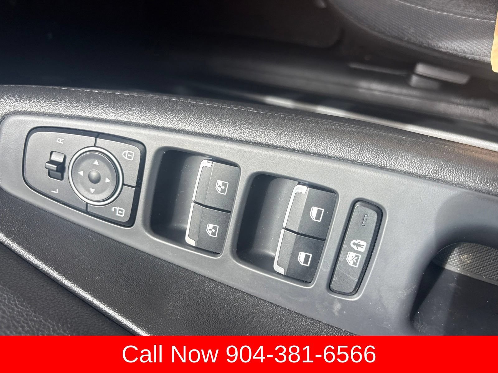 Used 2022 Hyundai Santa Fe SEL FWD image 18