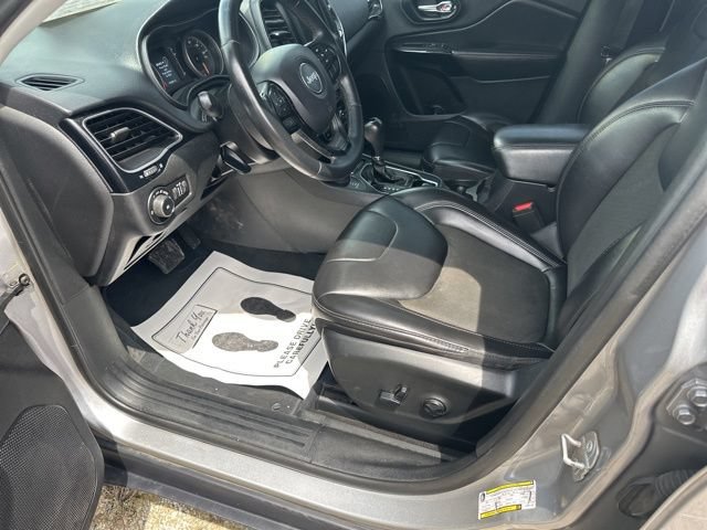 Used 2019 Jeep Cherokee Latitude Plus AWD/4WD image 19