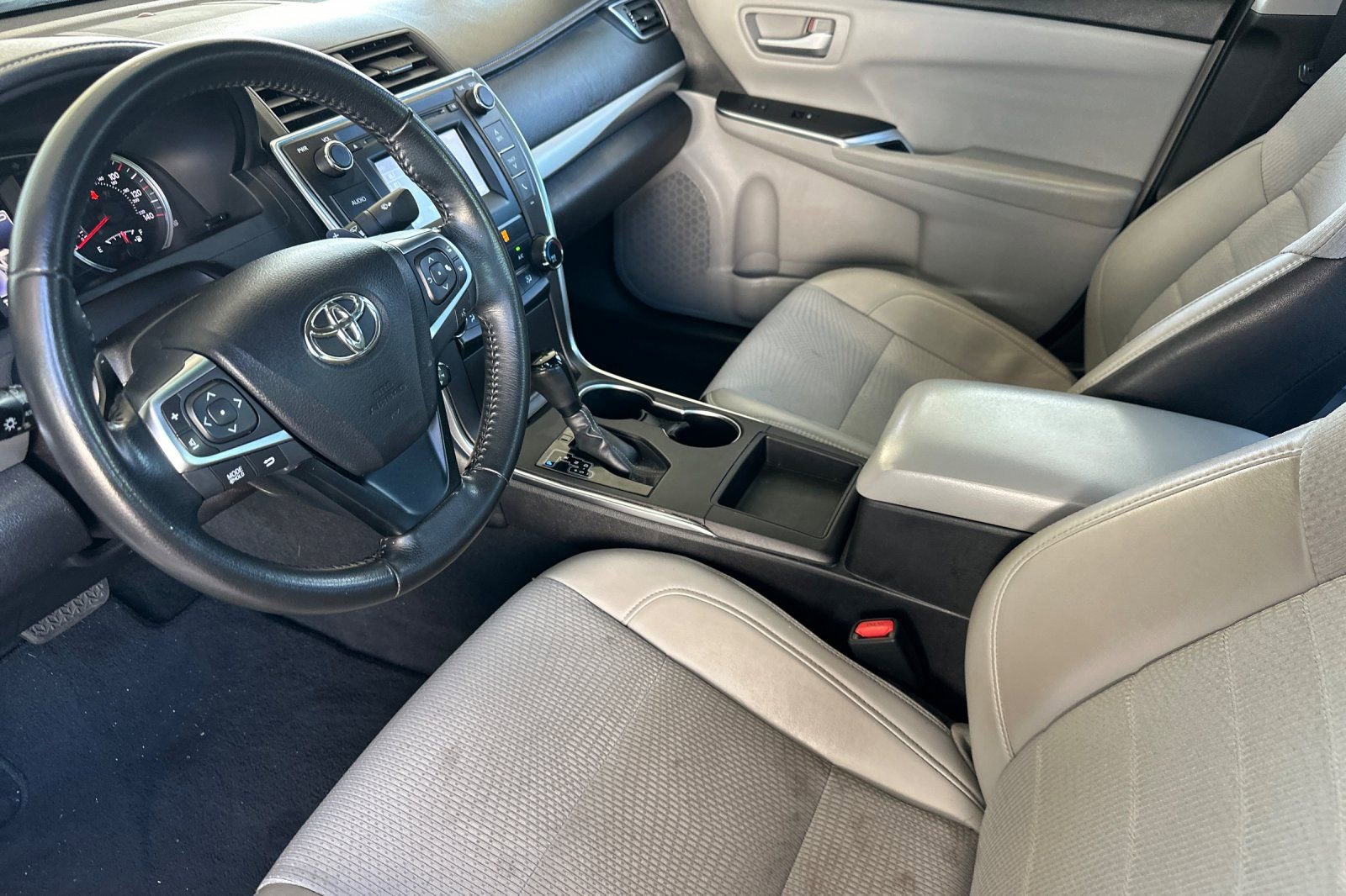 Used 2016 Toyota Camry SE image 10