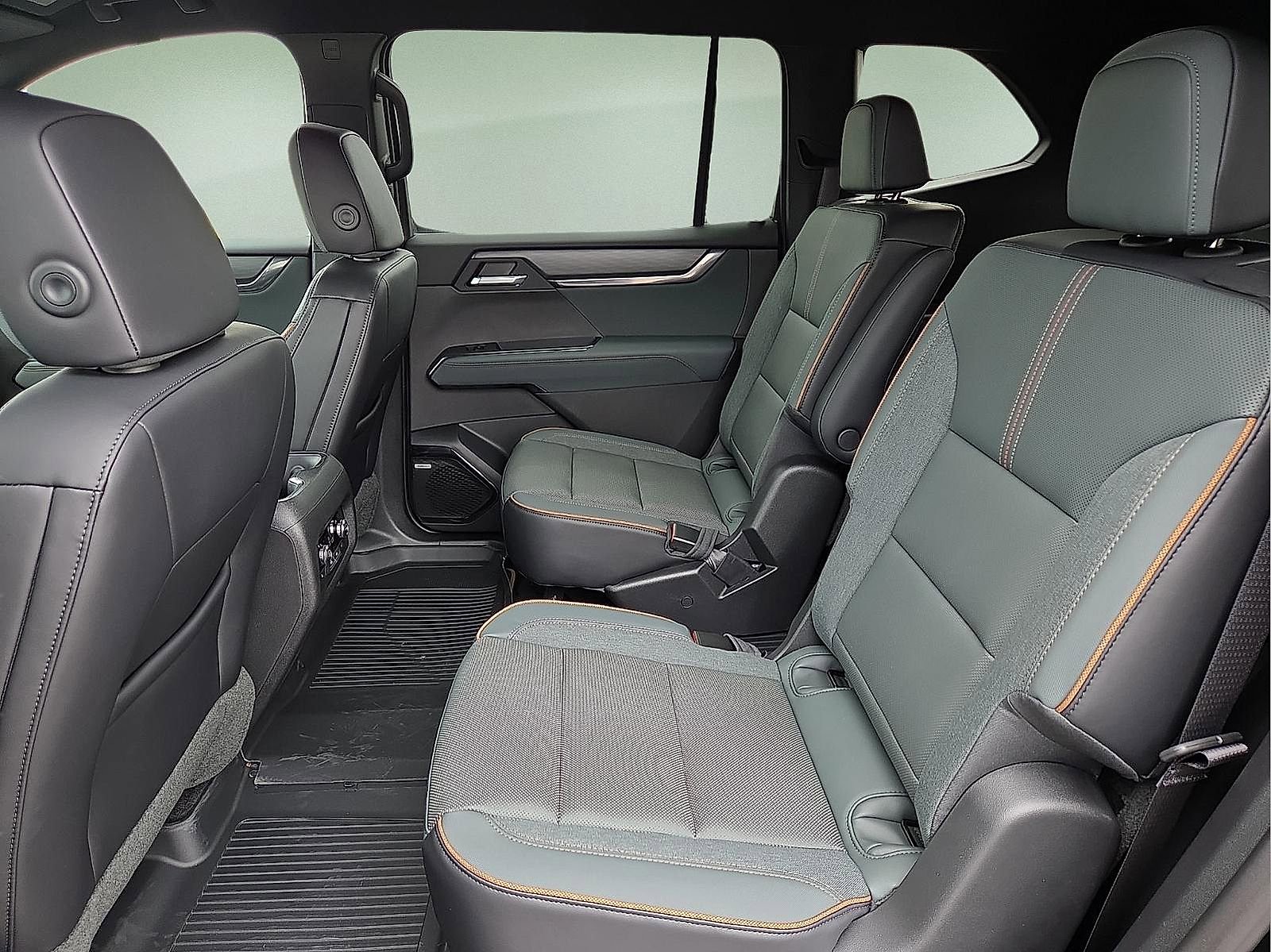 New 2026 GMC Acadia AT4 w/ Luxury Package image 10