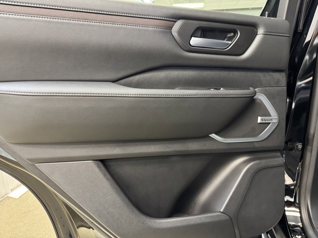 New 2025 Nissan Armada Platinum Reserve image 15