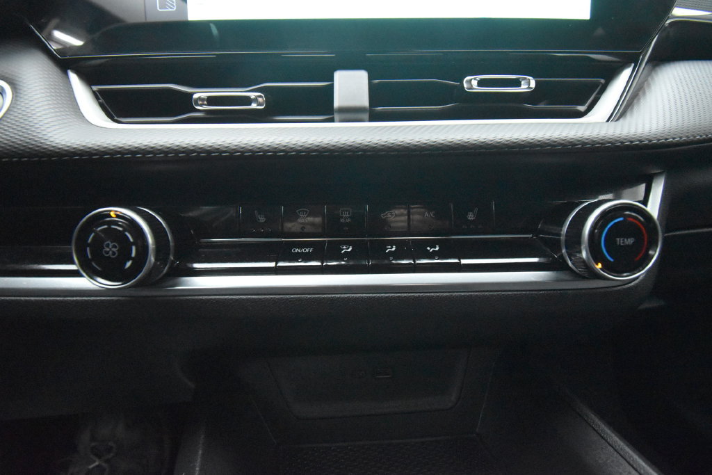 Used 2025 Chevrolet Equinox LT FWD image 30