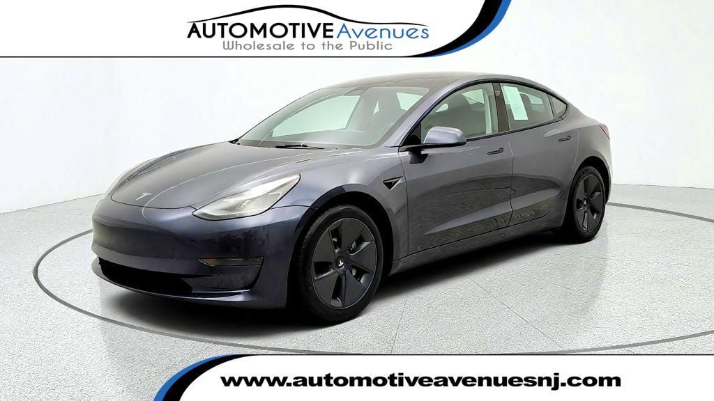 Used 2023 Tesla Model 3 Standard Range RWD image 1