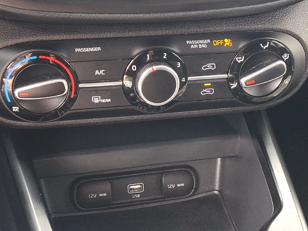 Used 2020 Kia Soul LX FWD image 17