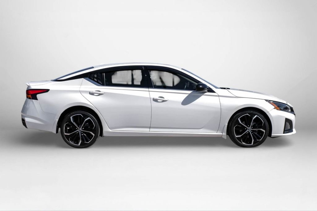Used 2023 Nissan Altima 2.5 SR image 5