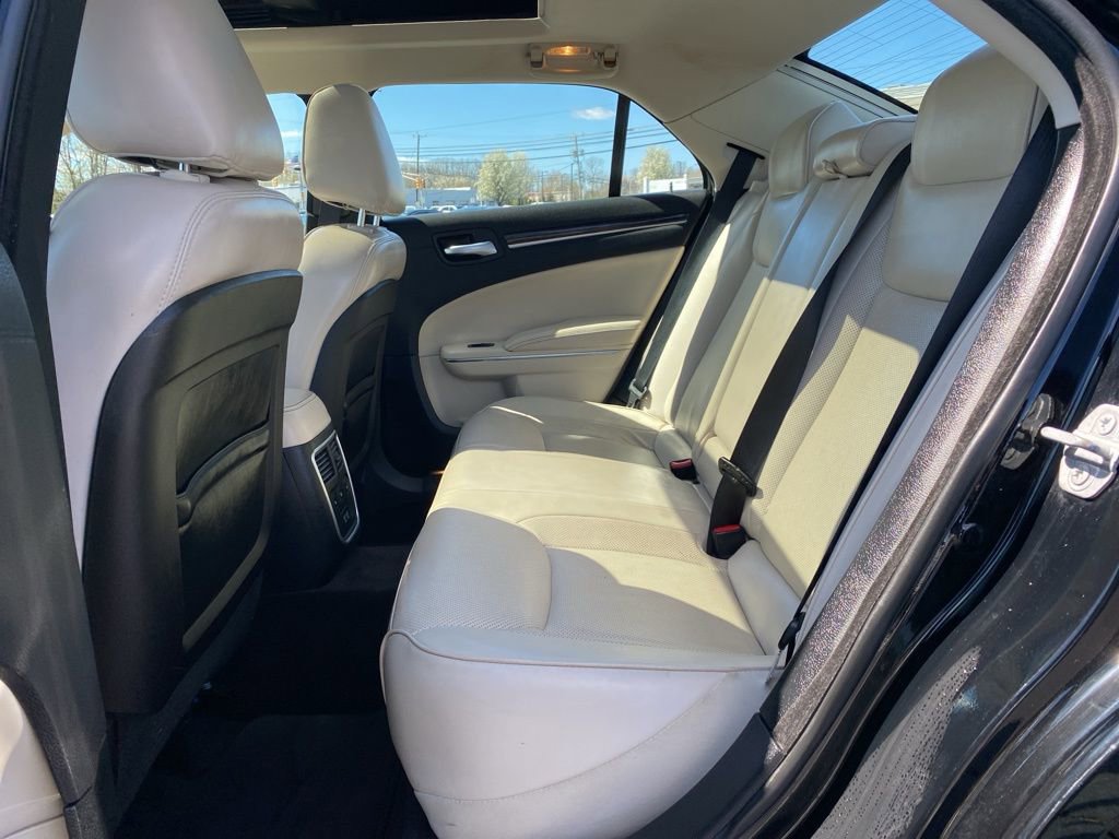 Used 2017 Chrysler 300 C image 15