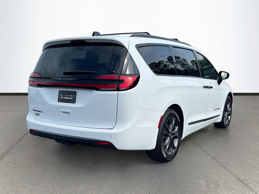 Certified 2024 Chrysler Pacifica Touring-L w/ Road Tripper Package image 7