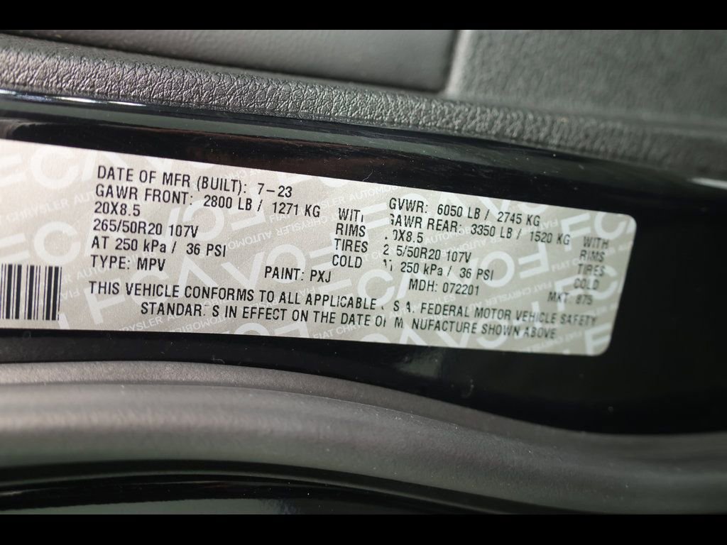 Used 2023 Jeep Grand Cherokee Limited w/ Black Appearance Package image 30