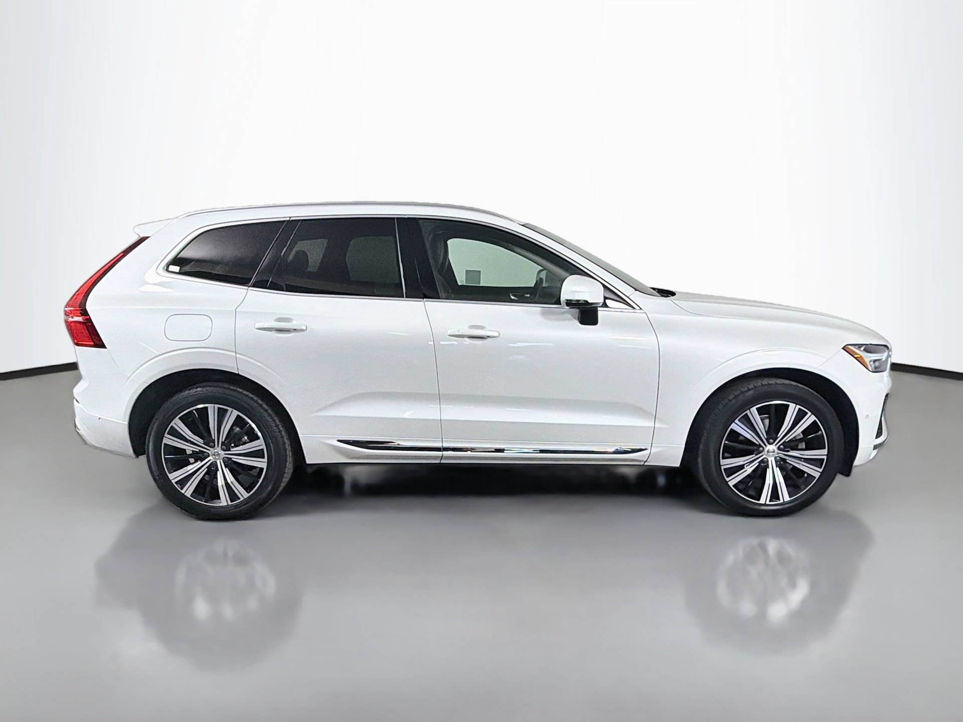Certified 2023 Volvo XC60 B5 Plus w/ Protection Package Premier FWD image 5
