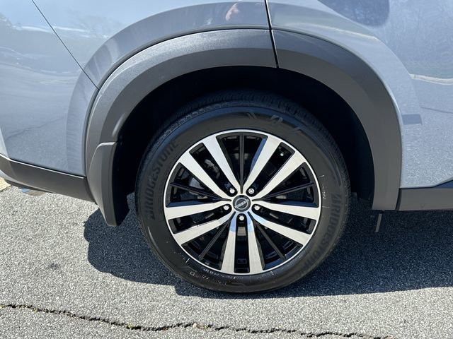 Certified 2025 Nissan Pathfinder Platinum w/ Lighting Package (N92) image 18