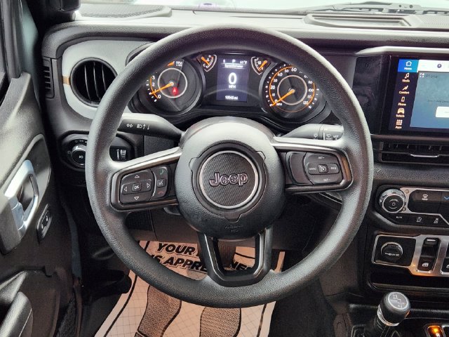 Used 2025 Jeep Wrangler Sport AWD/4WD image 9