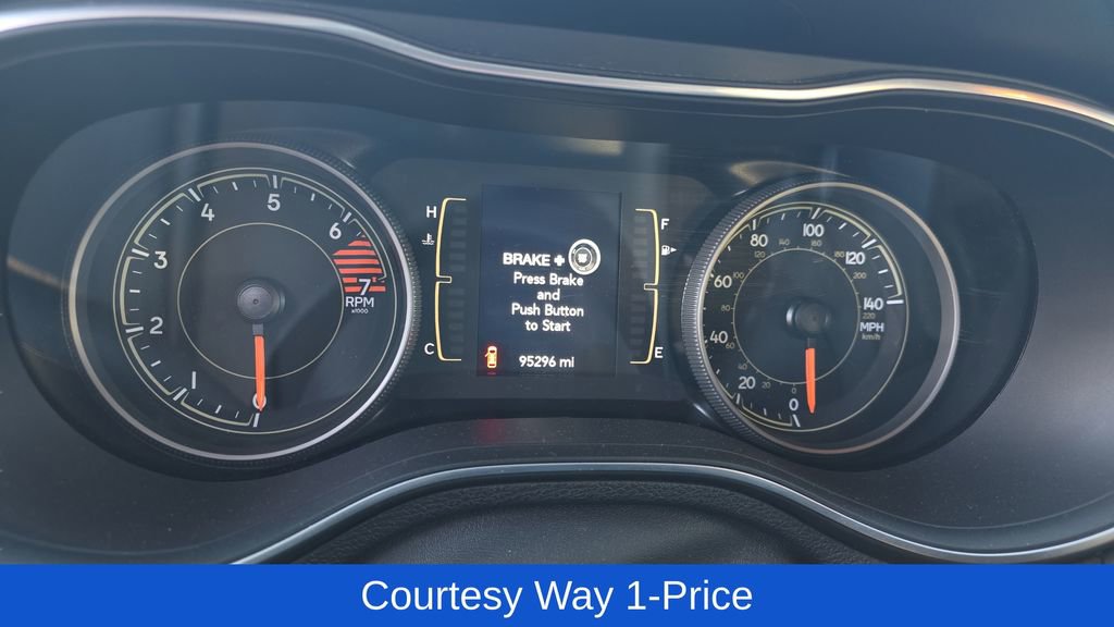 Used 2021 Jeep Cherokee Latitude Plus AWD/4WD image 13