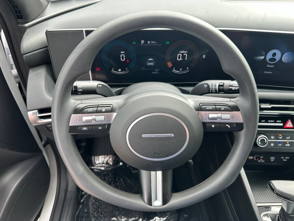 Used 2025 Hyundai Santa Cruz SE AWD/4WD image 15