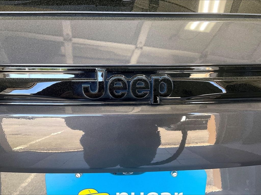 Used 2023 Jeep Grand Cherokee 30th Anniversary AWD/4WD image 28