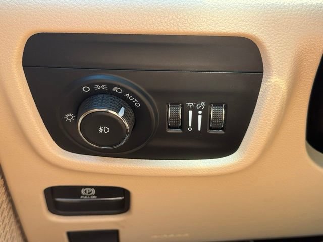Used 2024 Jeep Grand Cherokee L Limited w/ Luxury Tech Group II AWD/4WD image 41
