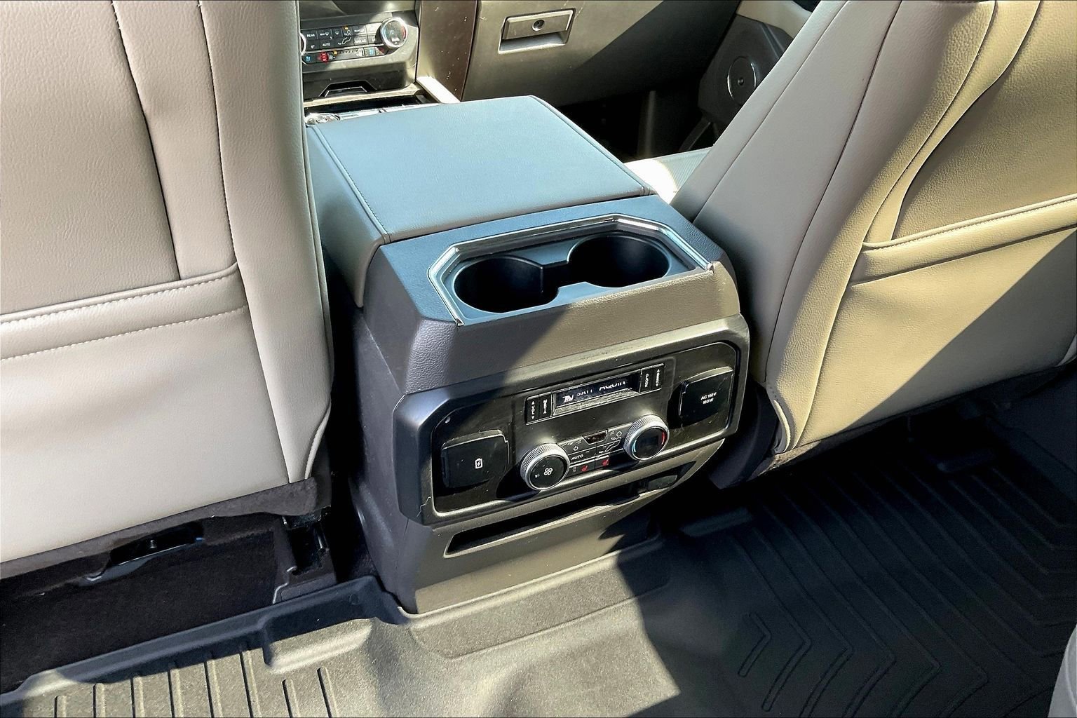 Used 2020 Ford Expedition Limited image 10