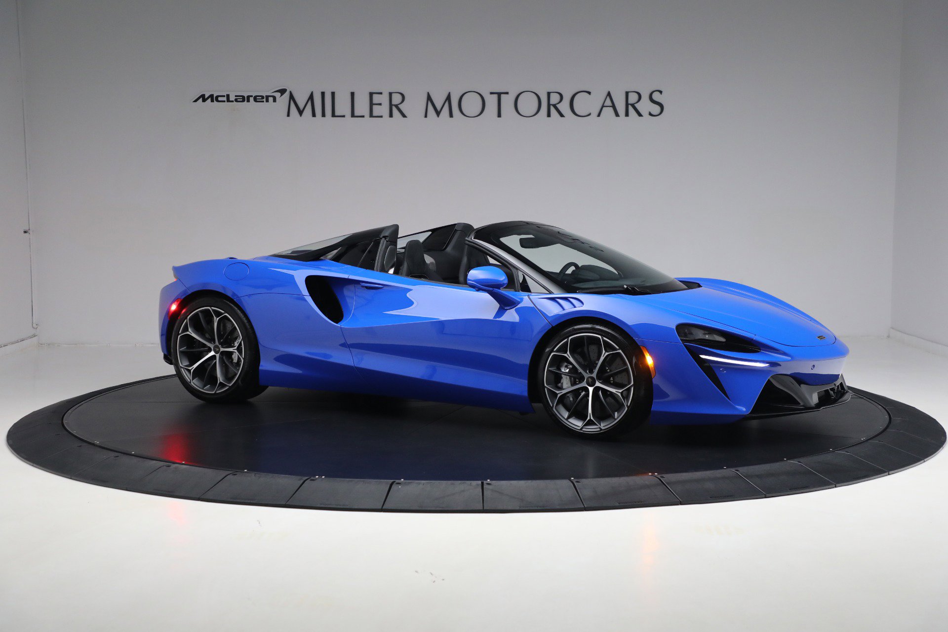 New 2025 McLaren Artura Spider image 10
