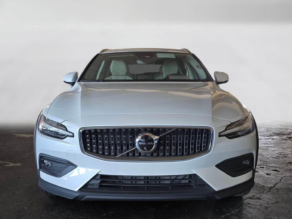 New 2026 Volvo V60 B5 Cross Country Plus AWD/4WD image 2