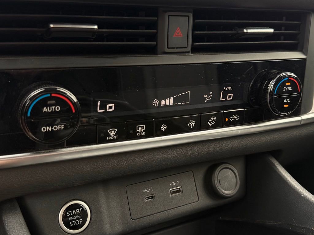 Used 2023 Nissan Rogue SV image 14