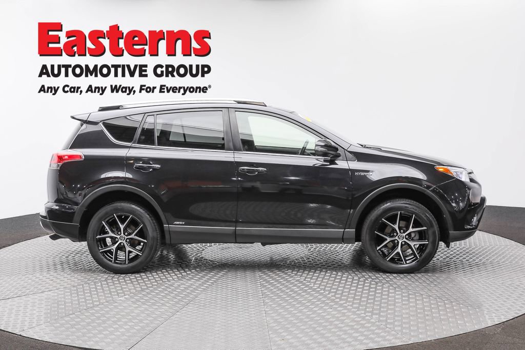 Used 2018 Toyota RAV4 SE image 4