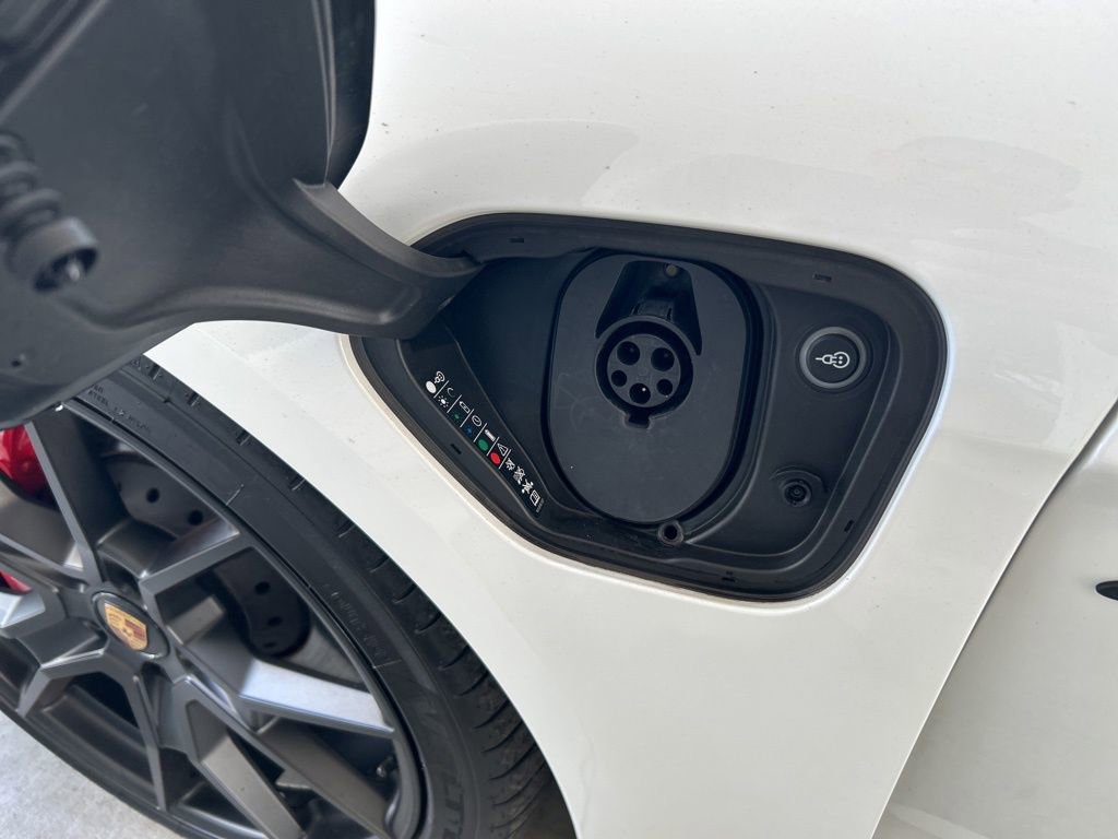 Used 2023 Porsche Taycan GTS image 17