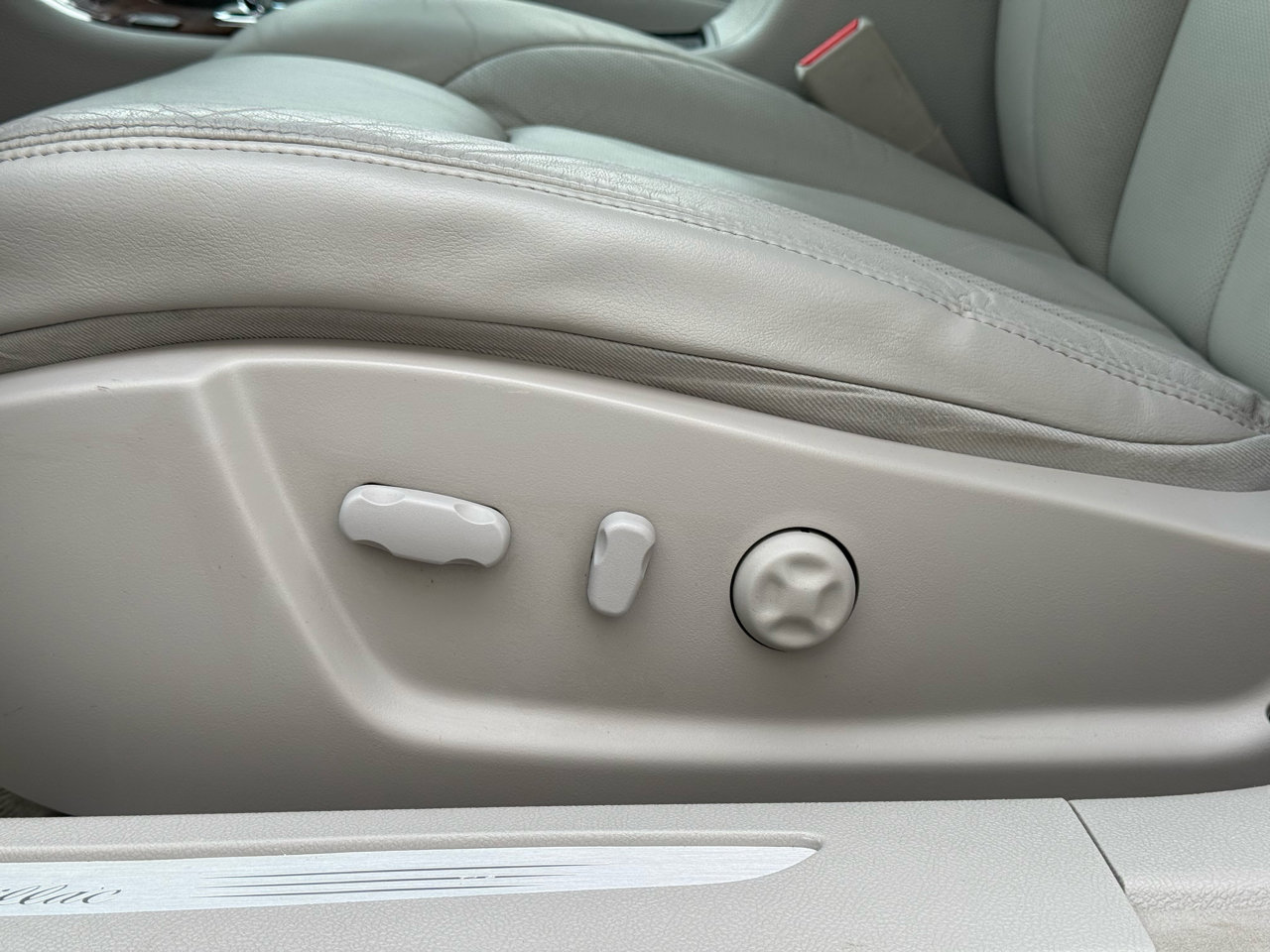 Used 2006 Cadillac DTS image 70