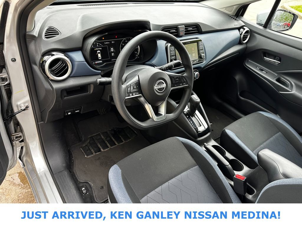 Used 2025 Nissan Versa SV FWD image 9