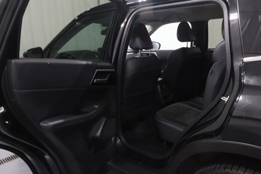 Used 2024 Mitsubishi Outlander SE Black Edition AWD/4WD image 10