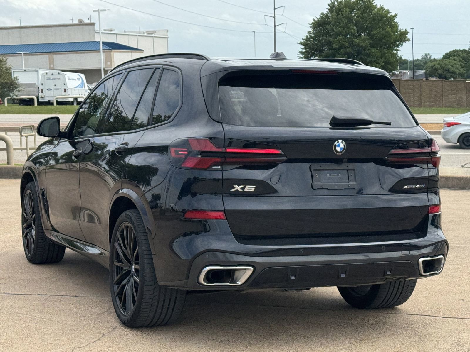 Used 2025 BMW X5 xDrive40i w/ M Sport Package AWD/4WD image 6