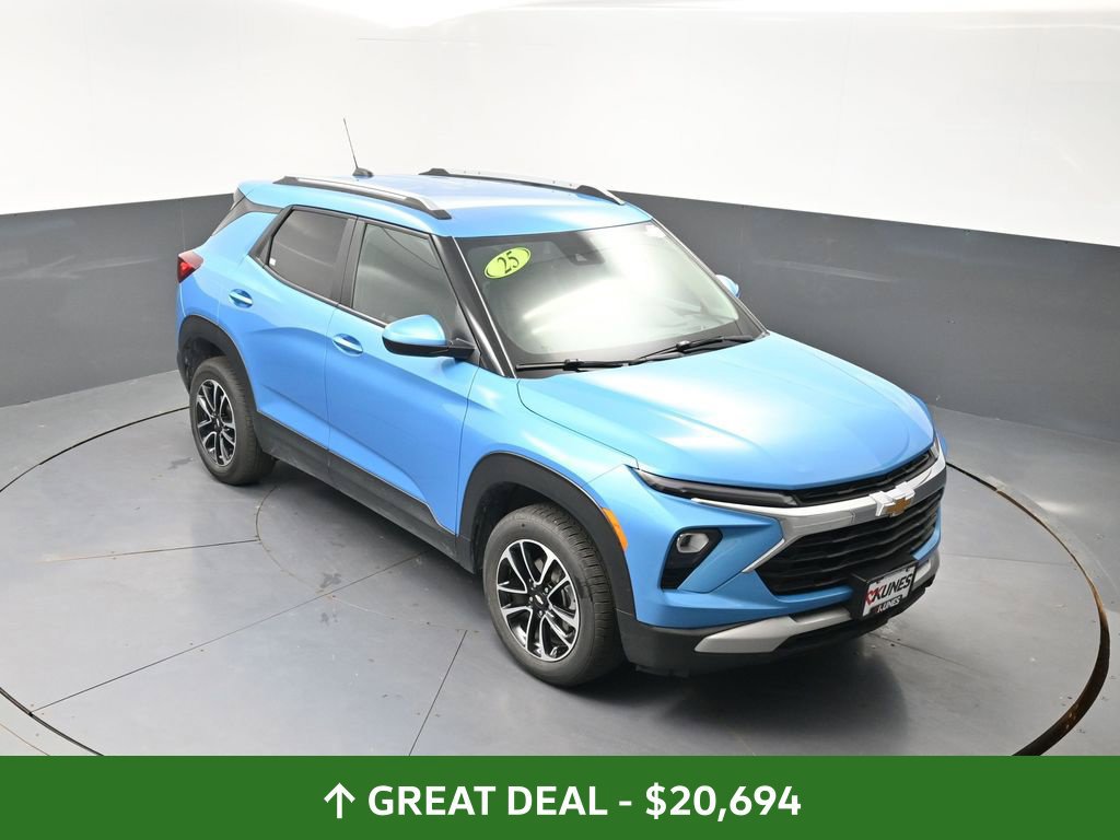 Used 2025 Chevrolet TrailBlazer LT AWD/4WD image 46