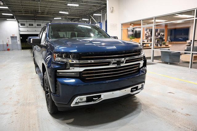 Used 2019 Chevrolet Silverado 1500 High Country w/ Technology Package image 3