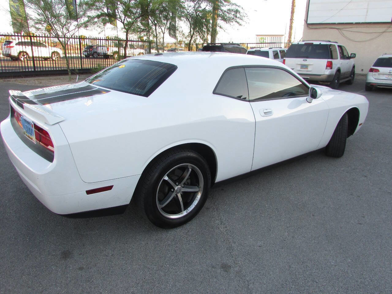 Used 2010 Dodge Challenger SE RWD image 5