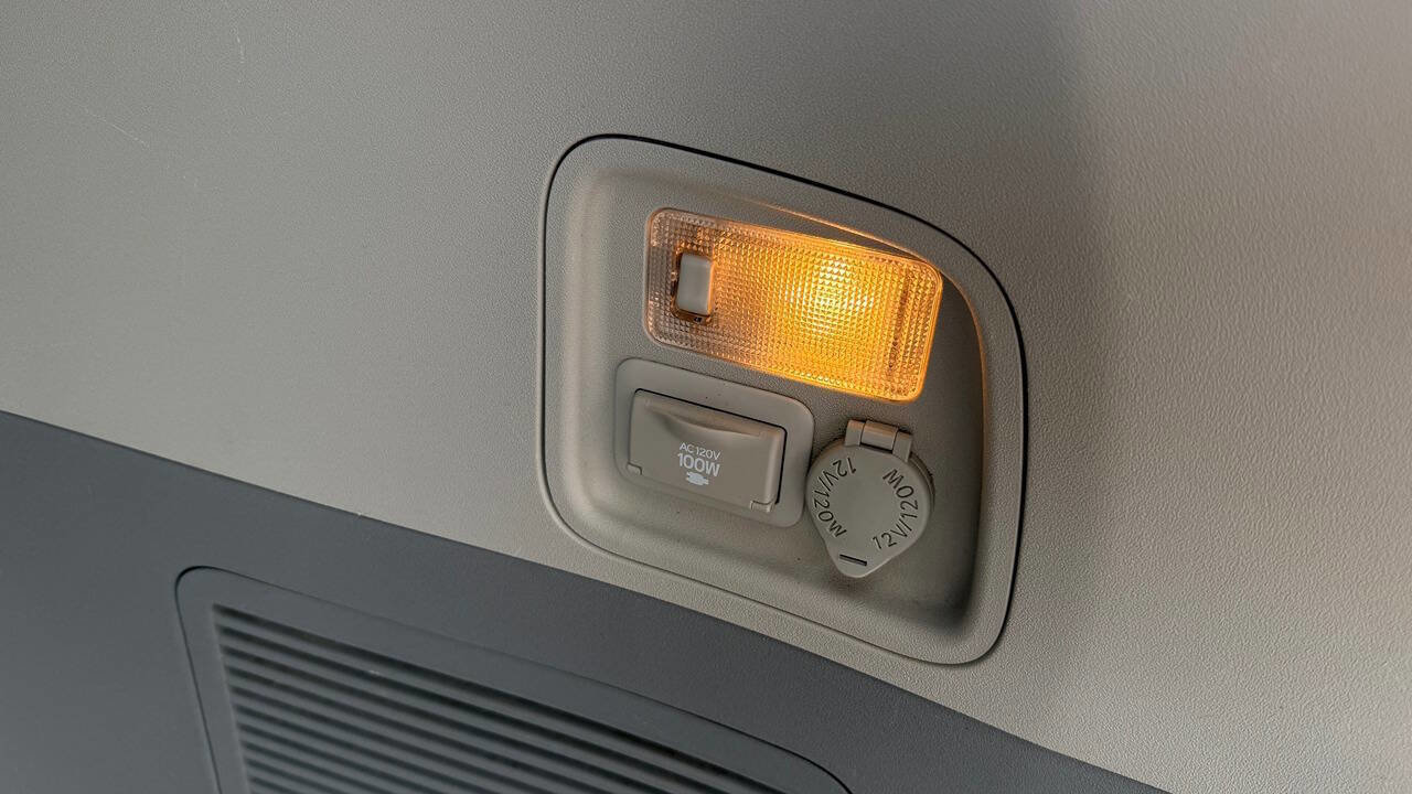 Used 2012 Toyota Sienna Limited w/ Premium Pkg image 56