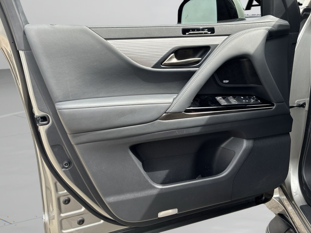 Used 2023 Lexus LX 600 F Sport AWD/4WD image 36