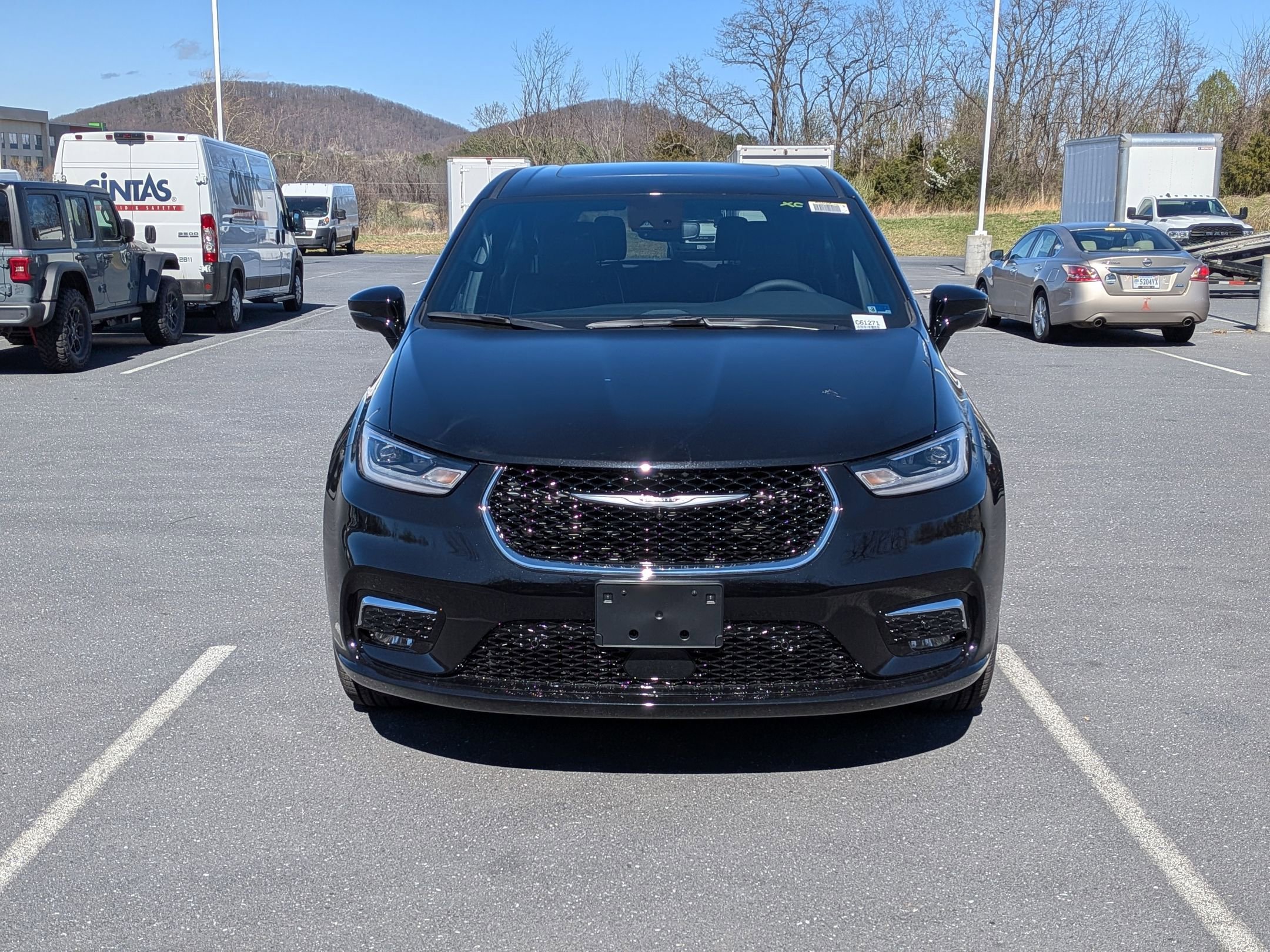 New 2026 Chrysler Pacifica Limited w/ Trailer Tow Group image 2