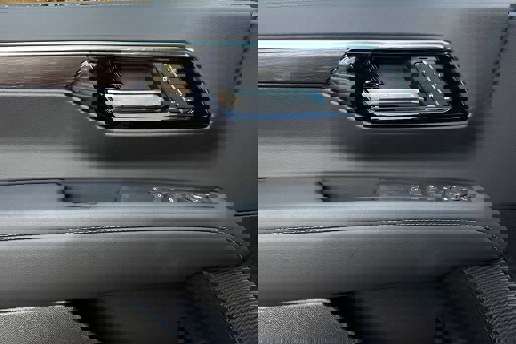 New 2026 Chevrolet Suburban Z71 w/ Comfort Package image 11