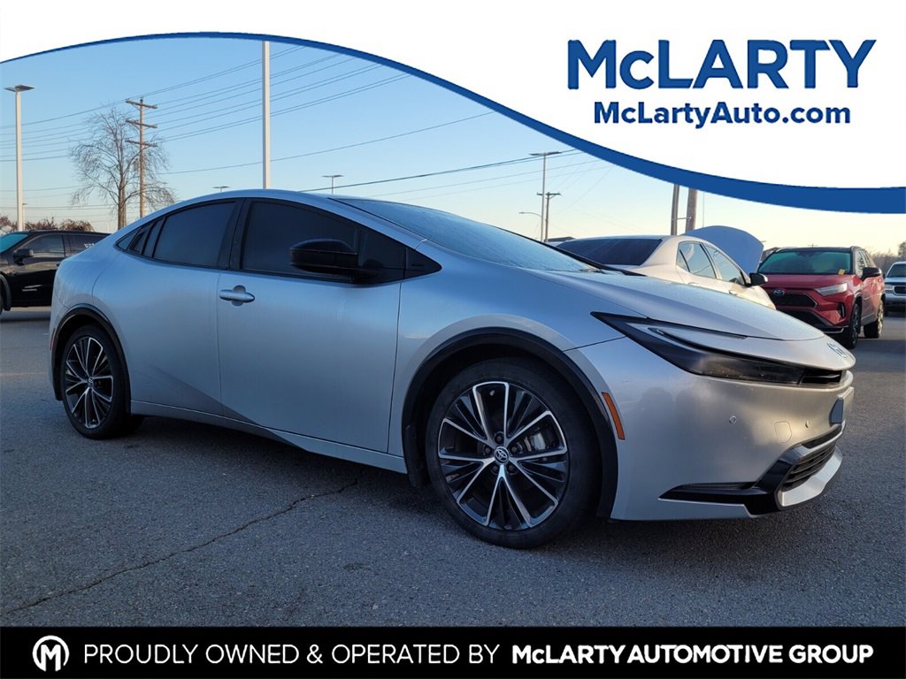 Used 2024 Toyota Prius XLE video 1