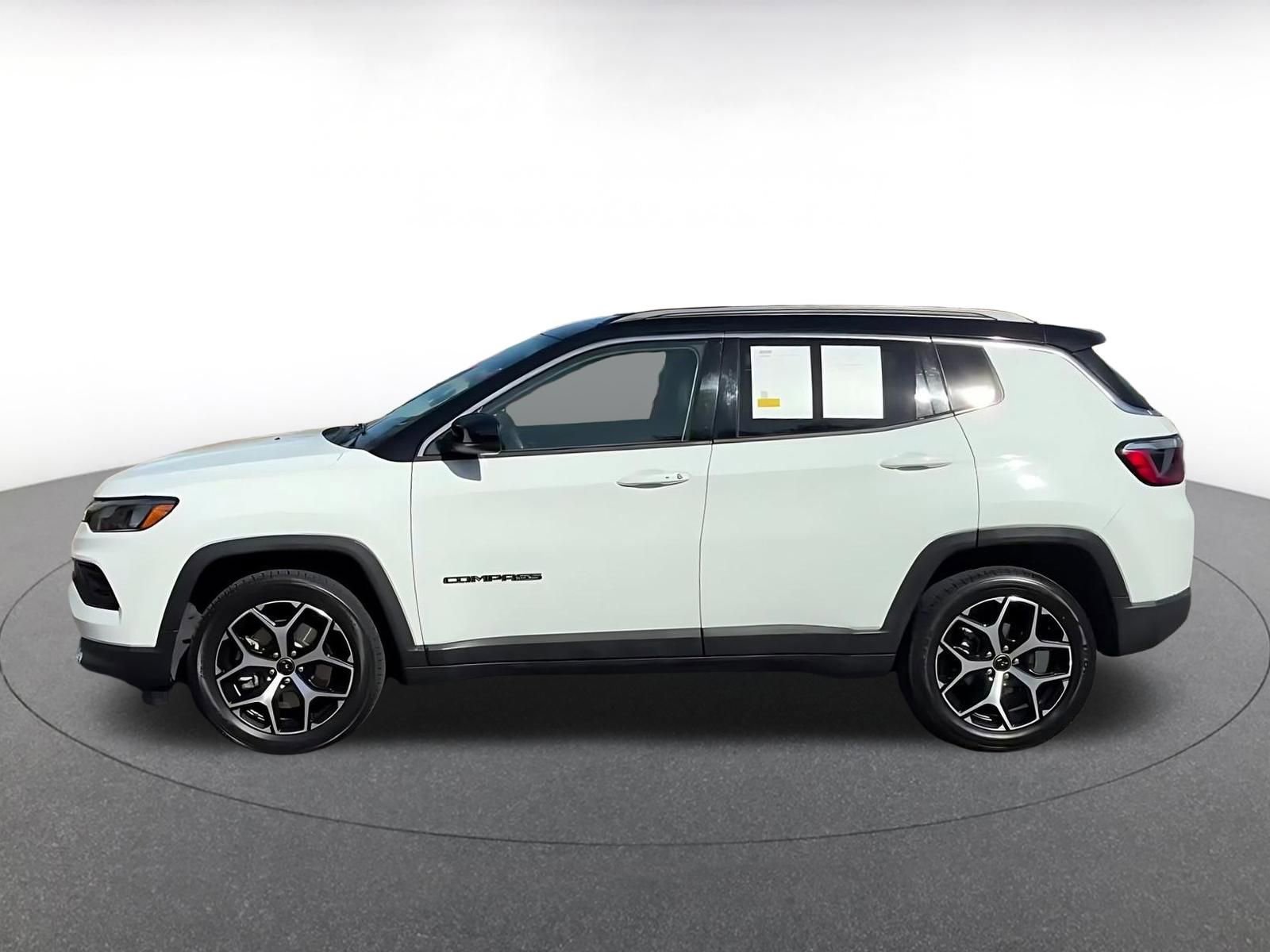 Used 2025 Jeep Compass Limited AWD/4WD image 9