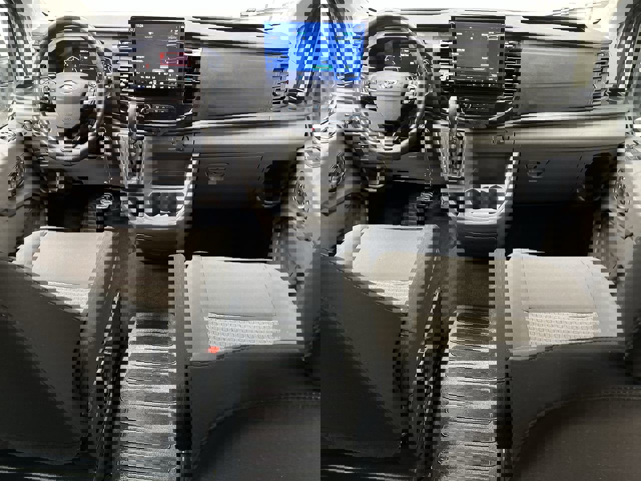 Used 2023 Ford Transit 350 XLT image 4