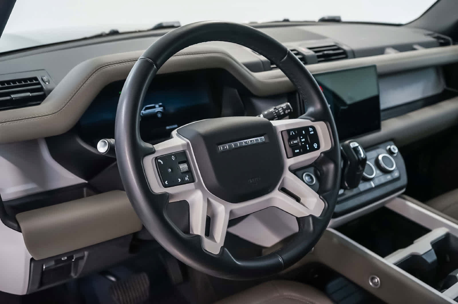 Used 2025 Land Rover Defender 110 S AWD/4WD image 4