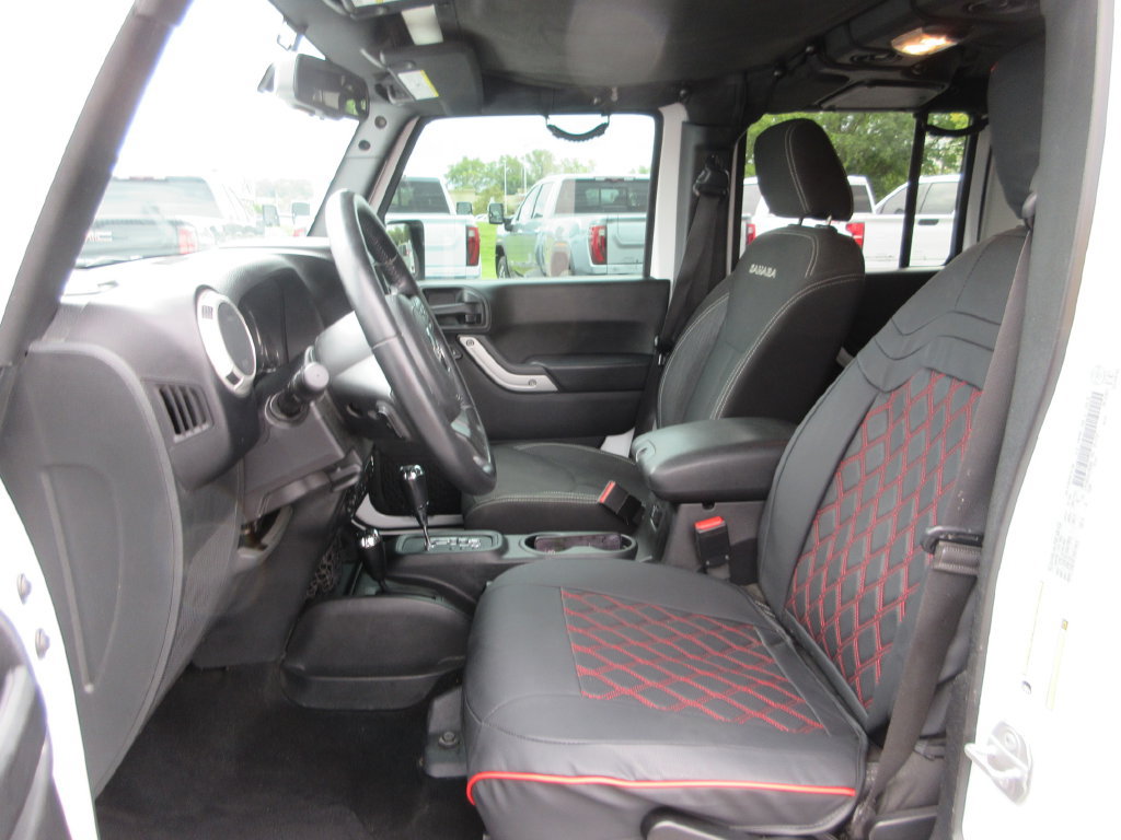 Used 2018 Jeep Wrangler Unlimited Sahara AWD/4WD image 15