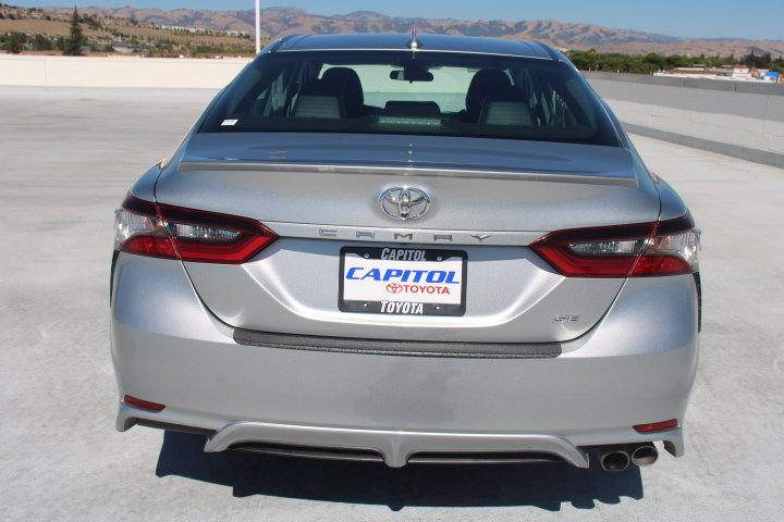 Used 2023 Toyota Camry SE FWD image 4