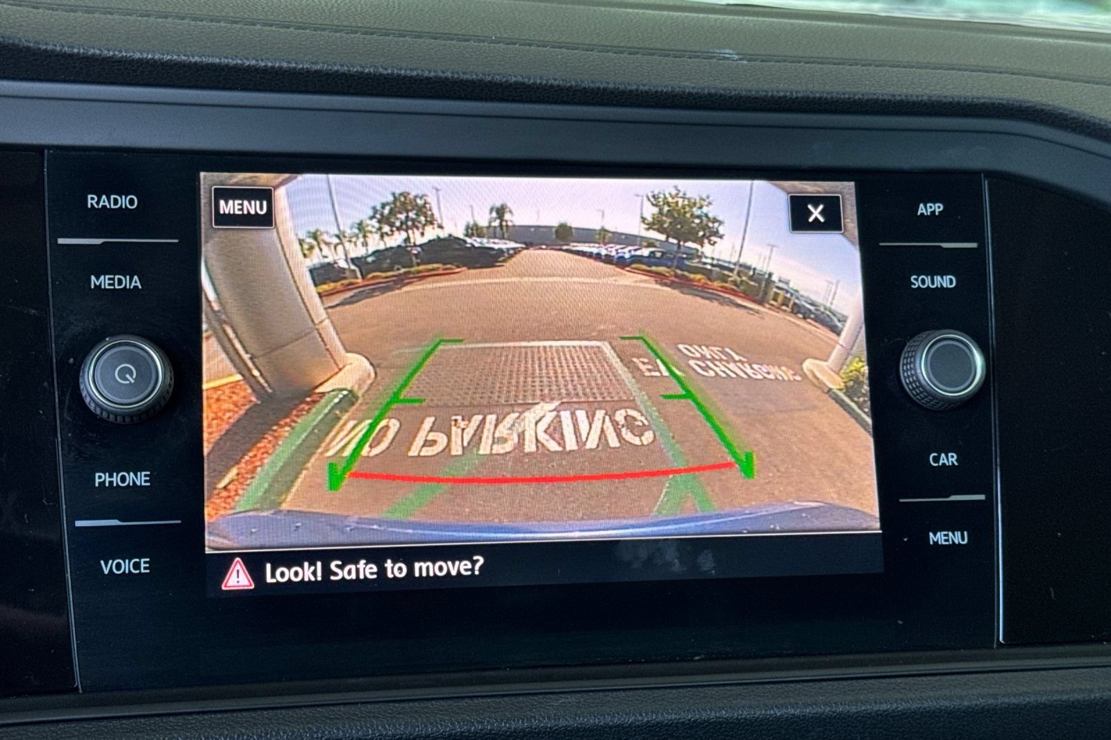 Used 2019 Volkswagen Jetta SEL w/ Cold Weather Package FWD image 18